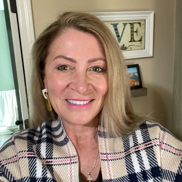 Meet your Posher, Gayle. Non-Smoking Household - Picture 3 of 3